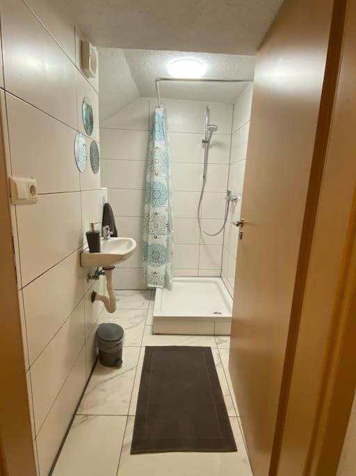 Gaestewohnung In 金茨堡 外观 照片